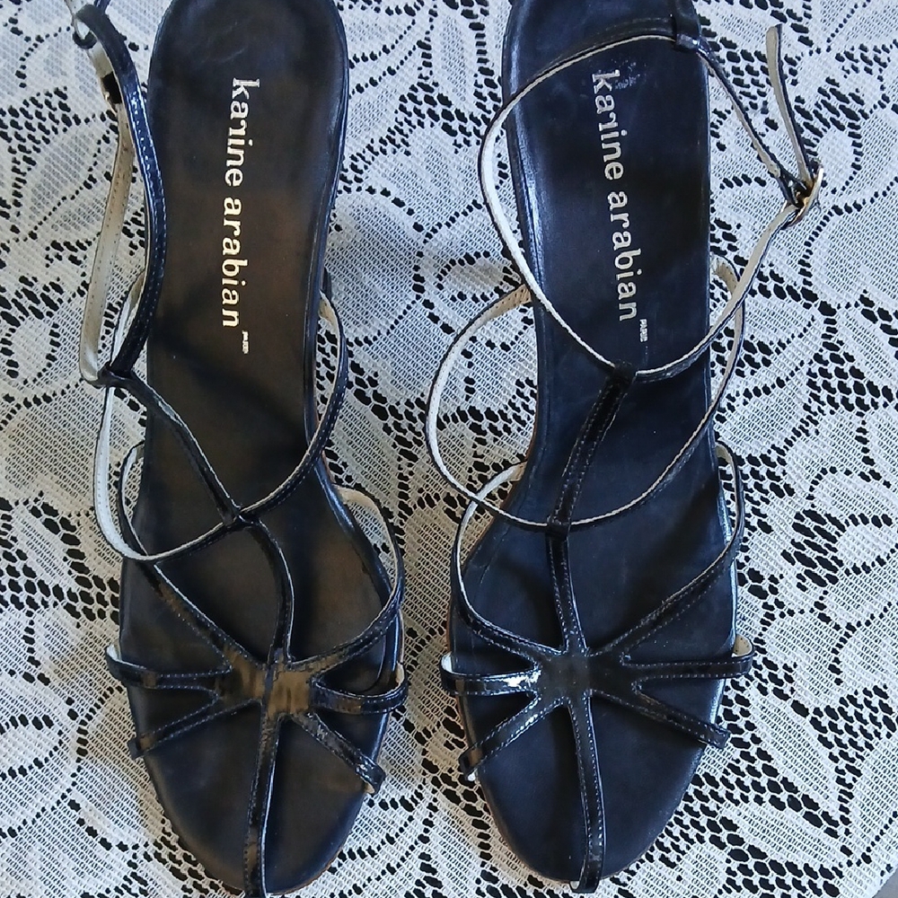 Elegant Navy Heeled Shoes with Strappy Design